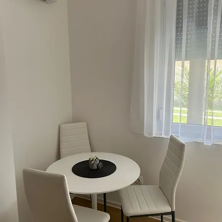 Apartment Acum Apartman *
